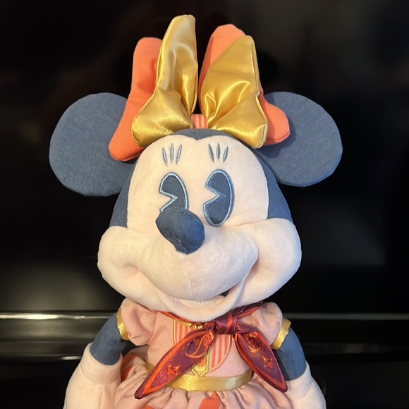 Disney MMMA Big Thunder Mountain Minnie Plush - Picture 2 of 3
